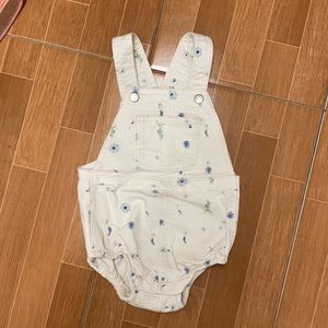 Old navy off white floral print denim overall romper. Size 18-24m